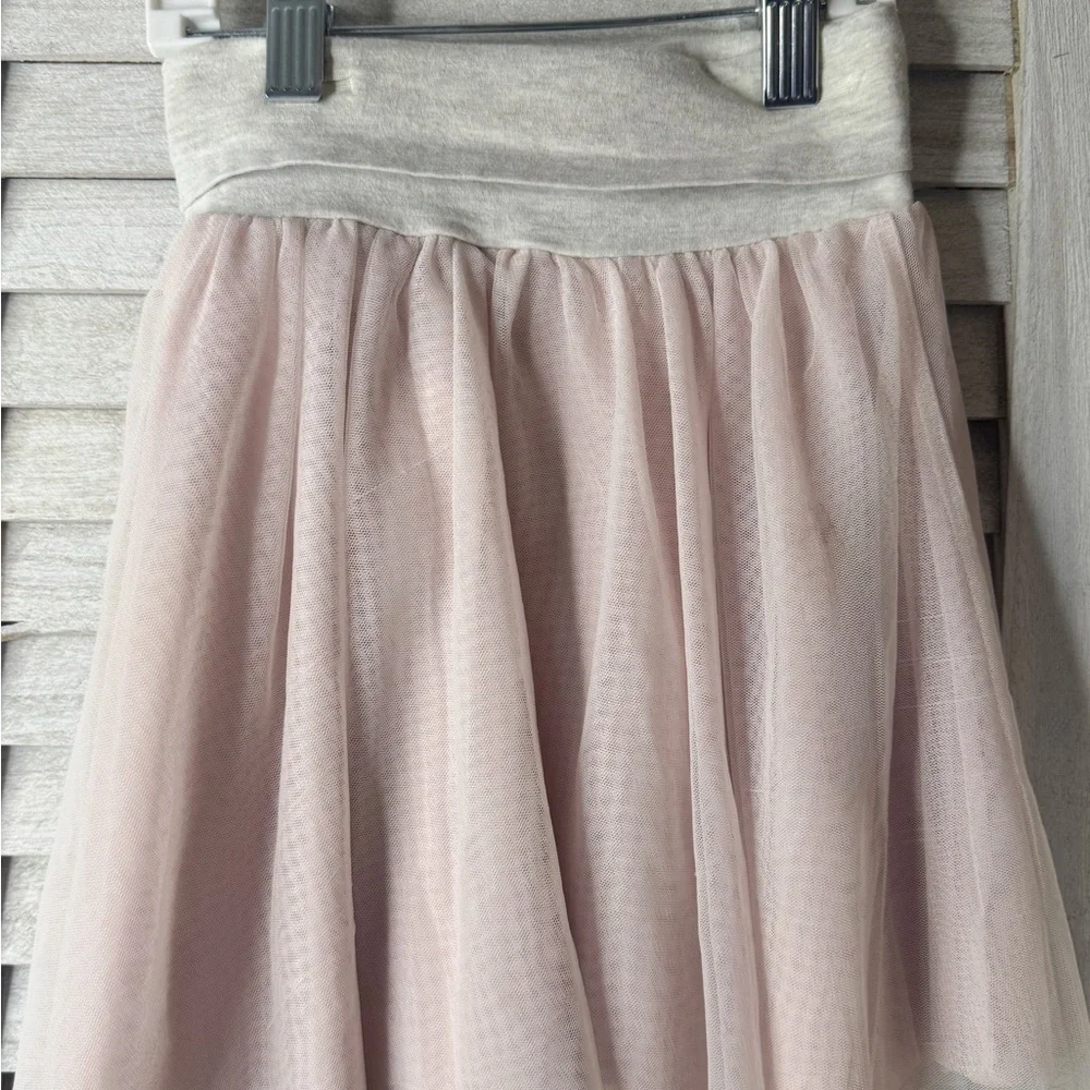 Old Navy Elegant Pink Tulle Skirt With Gray Waistband Great Condition. Size 3t